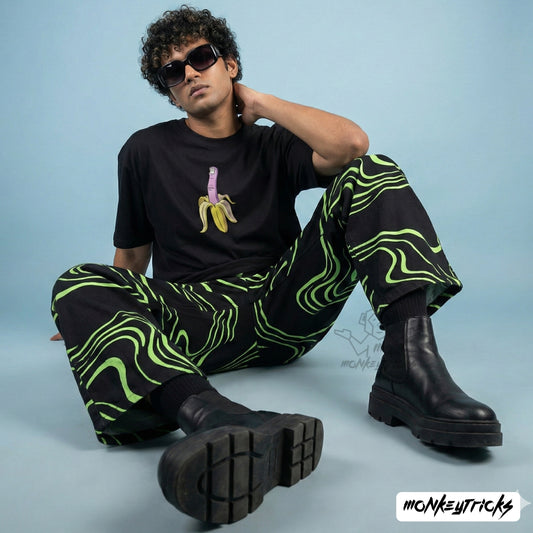 Banana Finger -  Unisex Oversized T-shirt